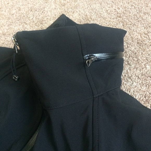 Athleta soft shell jacket in black - Picture 5 of 7